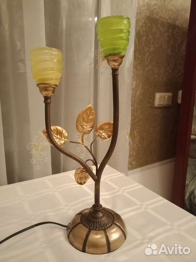 Настольная лампа