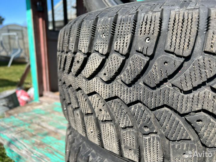 Bridgestone Blizzak Spike-01 215/55 R17
