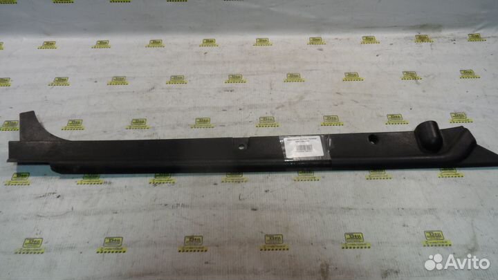 Накладка стойки правая маз 000033