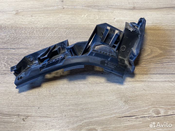 Volkswagen golf 5 plus кронштейн бампера правый