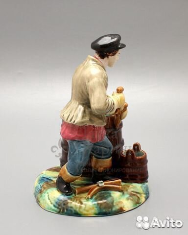 Антикварная статуэтка Бондарь фабрика Кузнецова