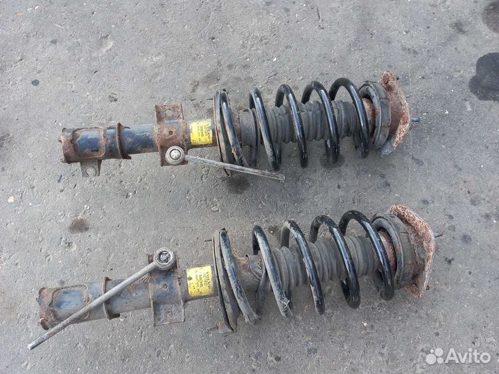 Стойка амортизатор передний Volvo XC90