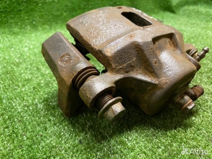 Суппорт тормозной передний правый Mitsubishi