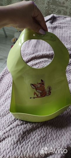 Нагрудник, ванночка, игрушки