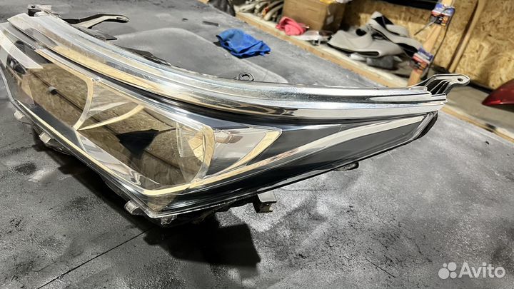 Фары toyota corolla е 180