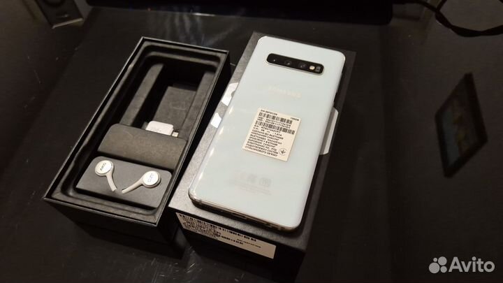 Samsung Galaxy S10, 8/128 ГБ