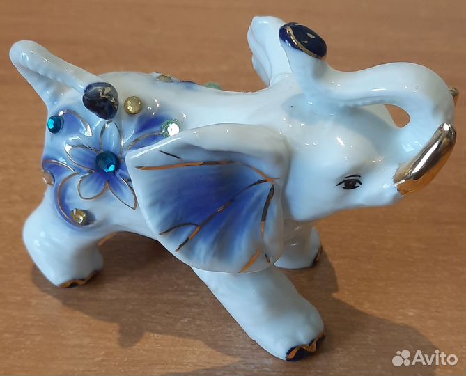 Слоники фарфоровые