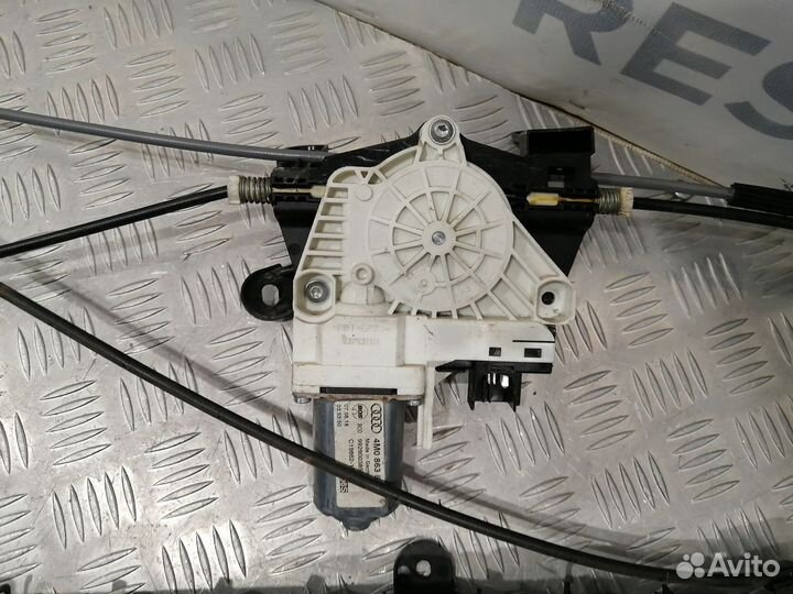 Направляющая шторки багажника Audi Q7