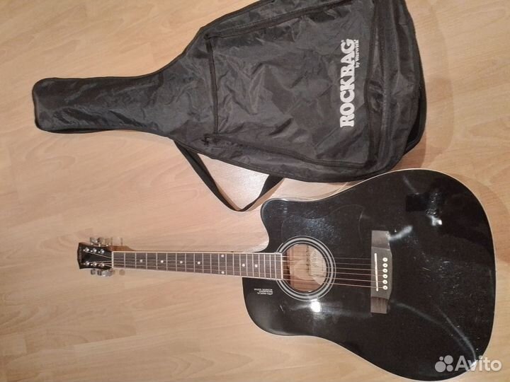 Акустическая гитара 