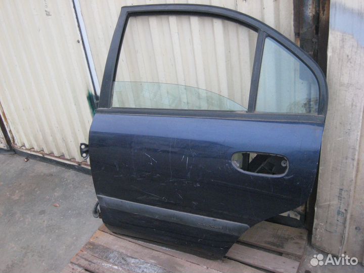 Дверь задняя правая Mitsubishi Carisma хэтчбек