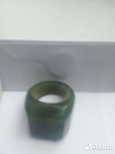 Кольцо и серьги из нефрита