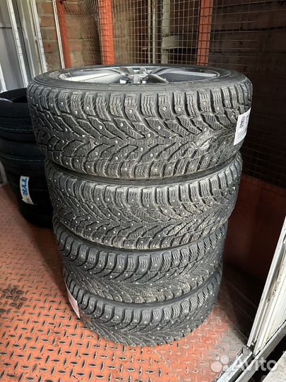 Продается зимниие колеса резина Нокиа с дисками