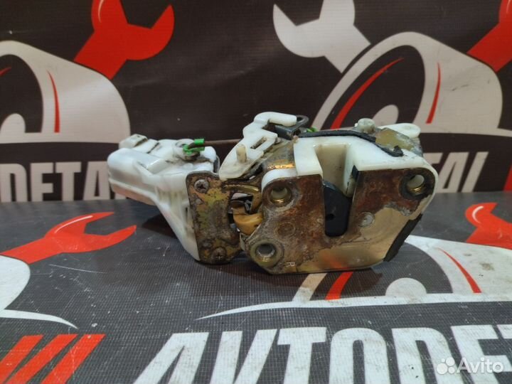 Замок двери задний Mitsubishi Galant 8