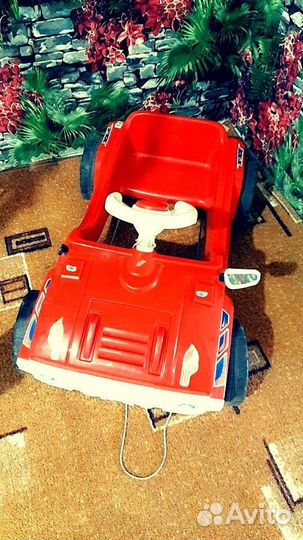 Детская педальная машинка
