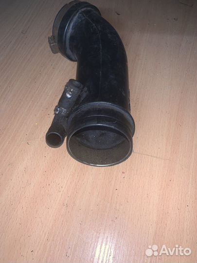 Патрубок воздушного фильтра A4 B5 1994-2001