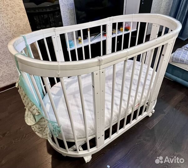 Кровать овальная с маятником