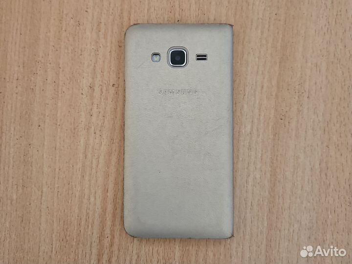 Телефон Samsung galaxy j3