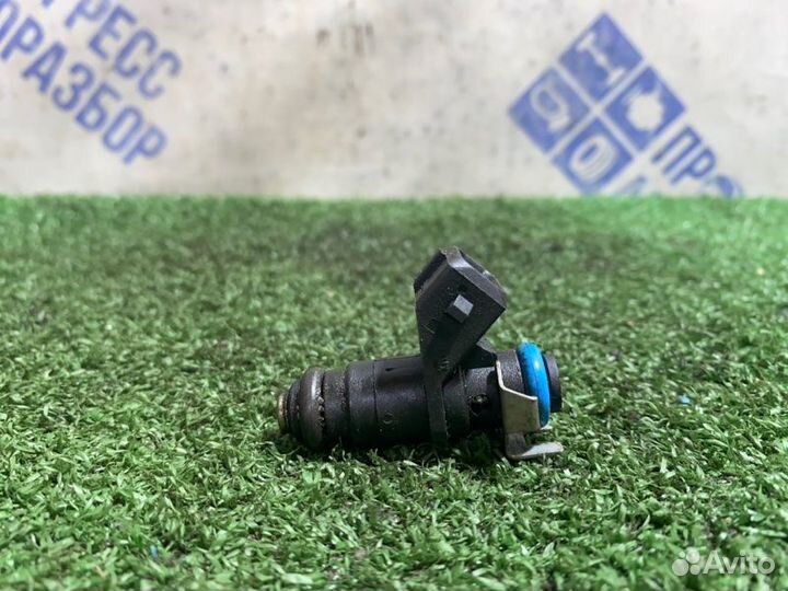 Форсунка топливная Renault Fluence седан 1.6