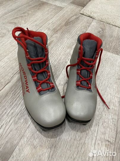 Лыжные ботинки