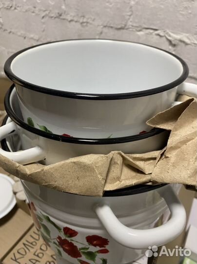 Набор эмалированных кастрюль новый