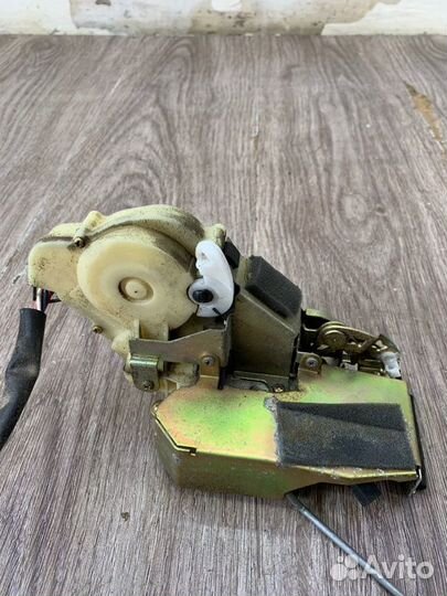 Замок двери передний левый Honda Jazz хетчбэк 5-ти