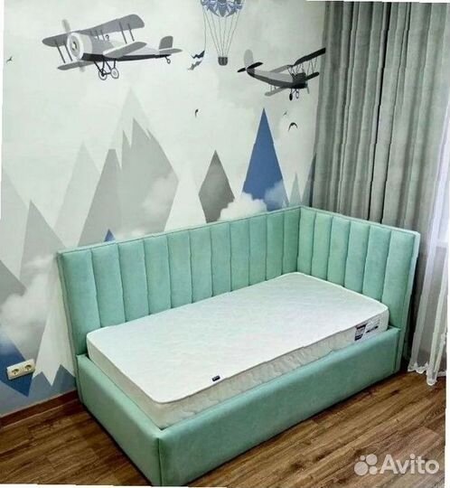 Кровать детская с мягкой спинкой