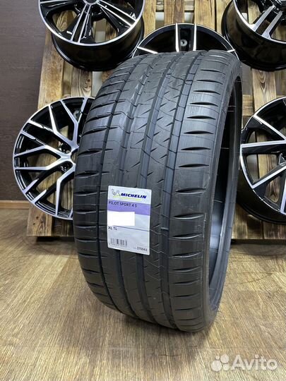 Michelin Pilot Sport 4 S 325/30 R19 105Y