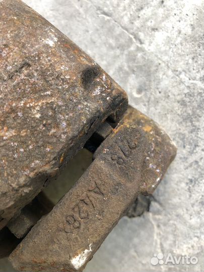 Суппорт передний левый/правый ford focus 3