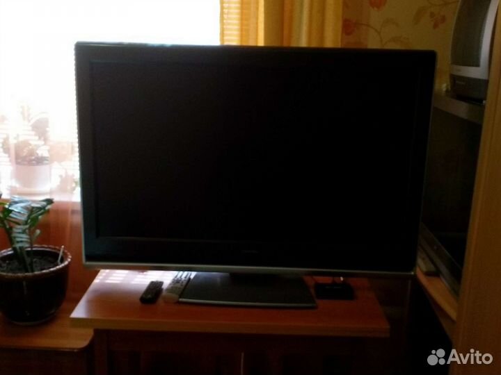 Телевизор toshiba 42 мало б/у 1.08 метра