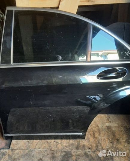 Стекло задней левой двери mercedes w221