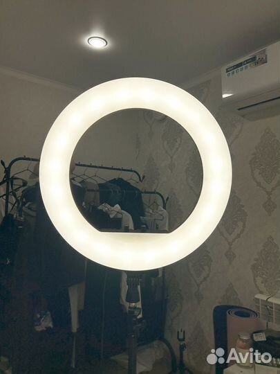 Кольцевая лампа со штативом