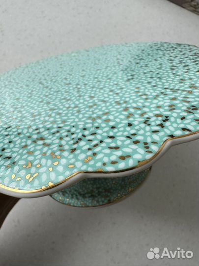 Тортовница с лопаткой