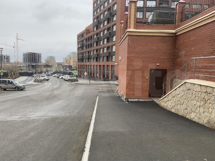 Машиноместо, > 30 м²