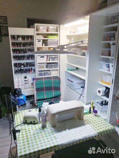 Шкаф для мастера маникюра, маникюрный стол