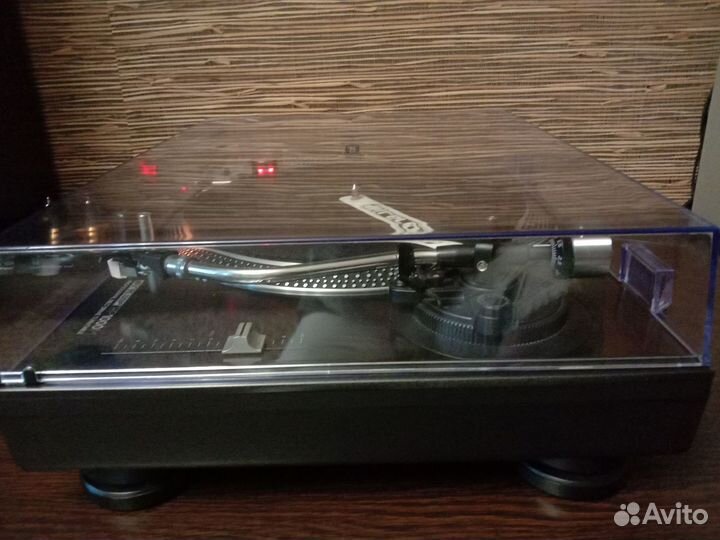 Виниловый проигрыватель 