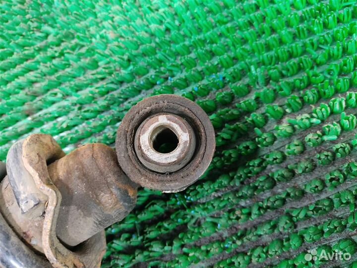 Стойка амортизатора задняя правая Toyota Avensis