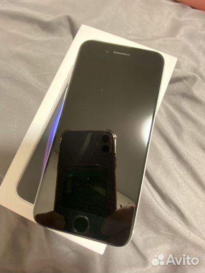 iPhone SE, 64 ГБ