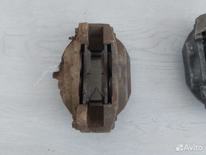 Lexus LX570 тормозные супорта