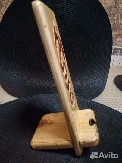 Подставка для телефона из дерева