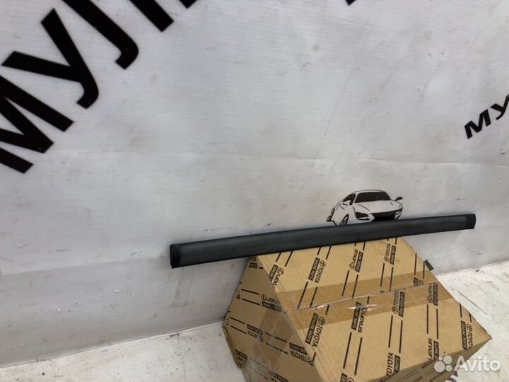 Молдинг крыши задний правый Toyota Land Cruiser