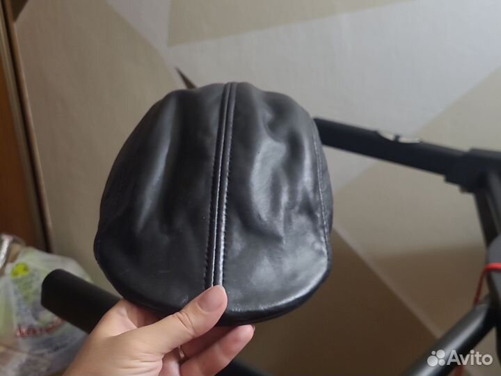 Кепка кожаная женская