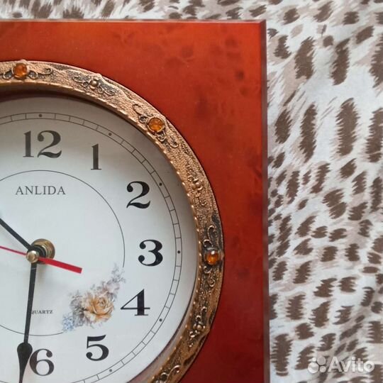 Часы электронные настенные СССР anlida