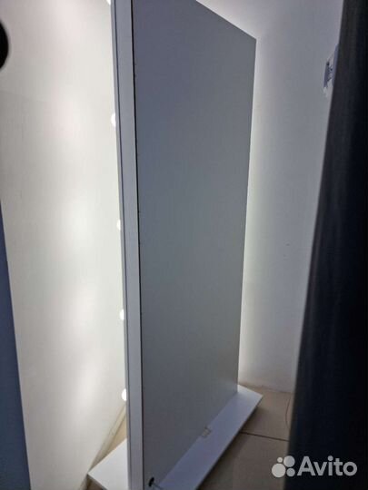 Гримерное зеркало с лампочкамиво весь рост бу