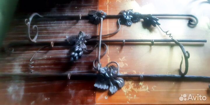 Кованная вешалка в ресторан особняк Виноград Лоза
