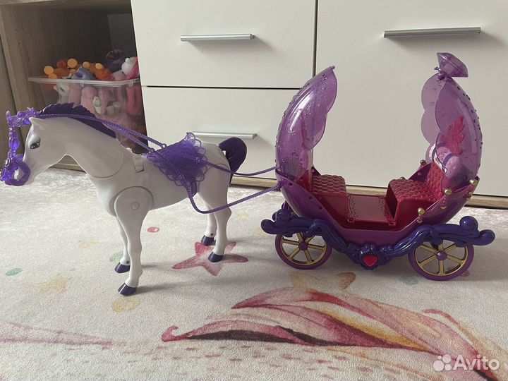 Карета с лошадью