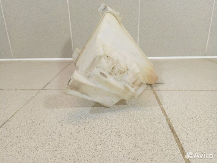 Бачок омывателя лобового стекла Suzuki Vitara