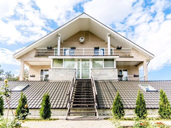 Коттедж 800 м² на участке 16 сот.