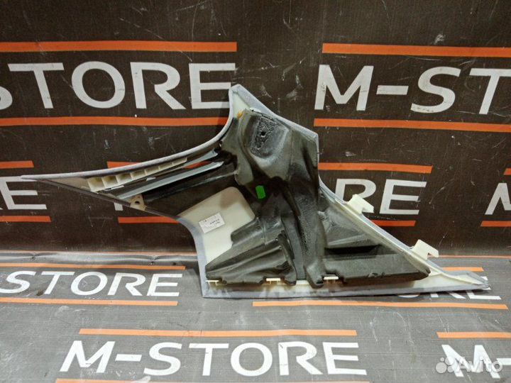 Обшивка стойки задняя правая Mercedes-Benz C-Class