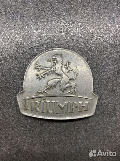 Эмблема мотоцикла triumph b200 середины 30х годов