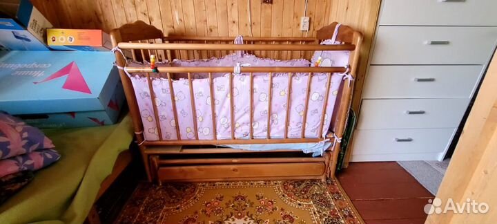 Детская кроватка с маятником и ящиком 120х60